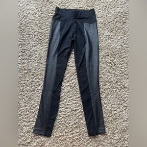 Old Navy block legging black and faux leather size M